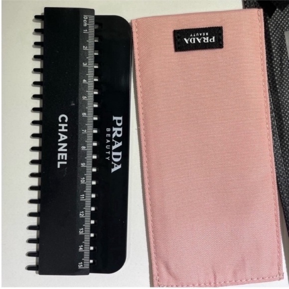 Prada Beauty Black Hair Comb - Picture 7 of 7